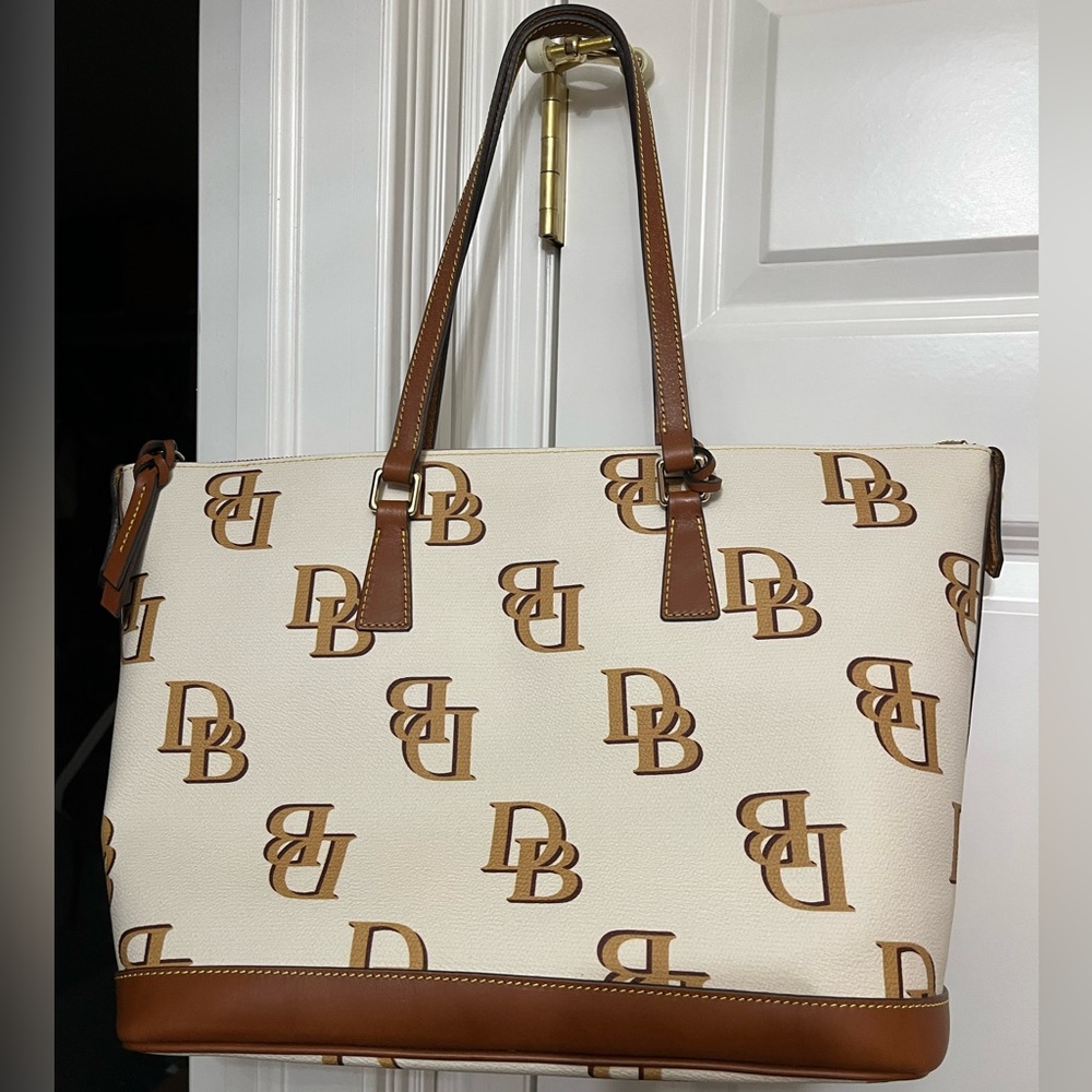 Dooney & Bourke Large Tote